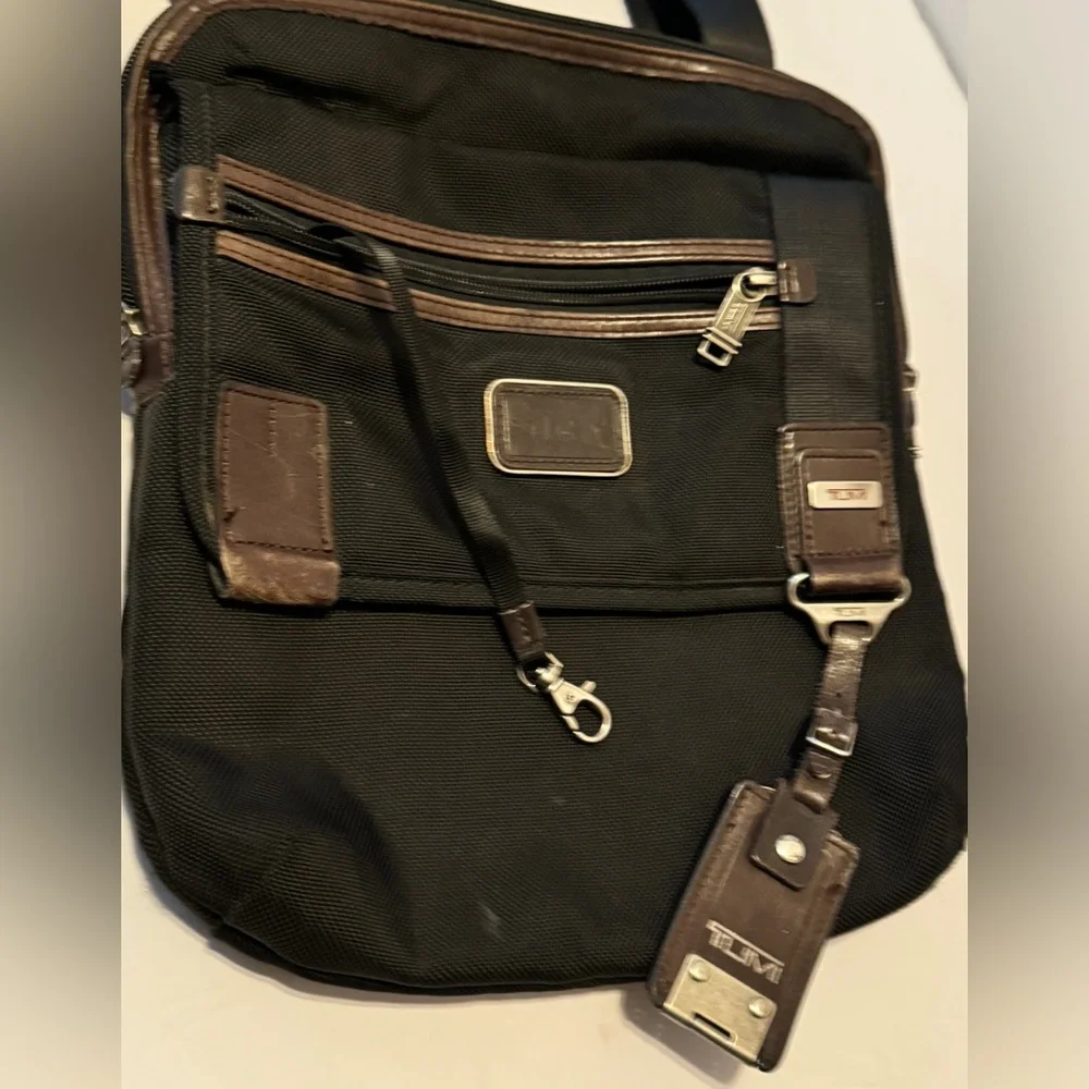 TUMI ALPHA BRAVO ANNAPOLIS CROSSBODY BAG - rarely used